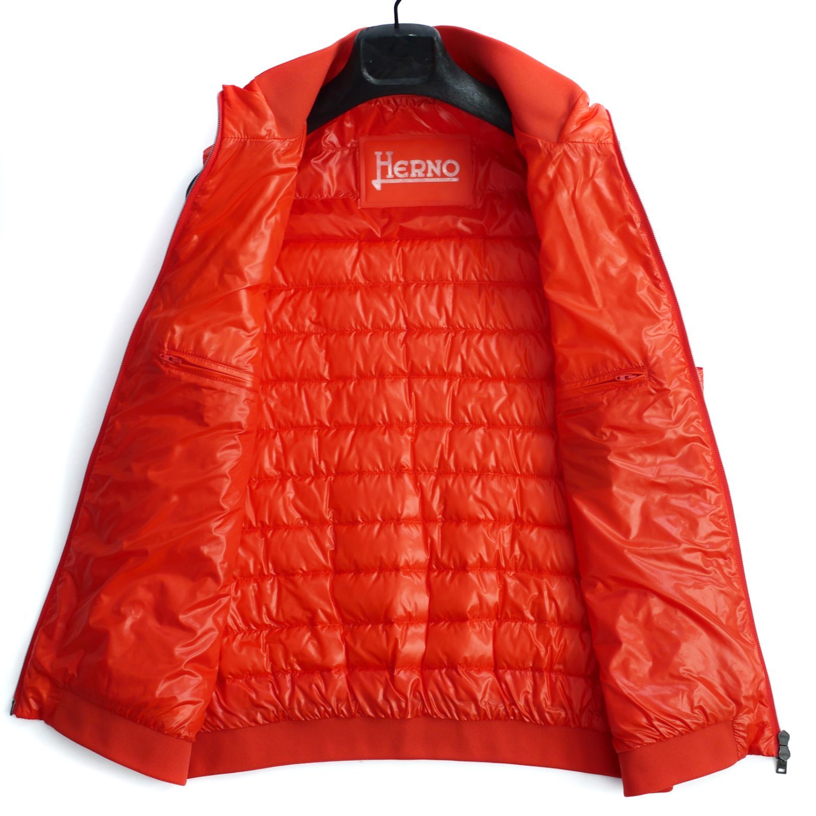 dt224○50○HERNO ヘルノ○春を纏う軽やかダウン○色で魅せる大人ジレ 