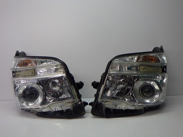 70系ヴォクシー ヘッドライト左右 HID ZRR70/75 後期 28-226 V 81145