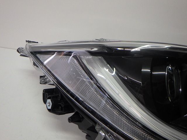 カローラスポーツ 右ヘッドライト LED ZWE NRE 210/211/214 前期 12