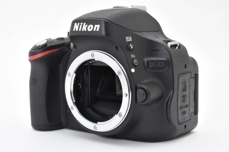 実用品 キレイめ】Nikon ニコン D5100 ボディ シャッター数7287枚と