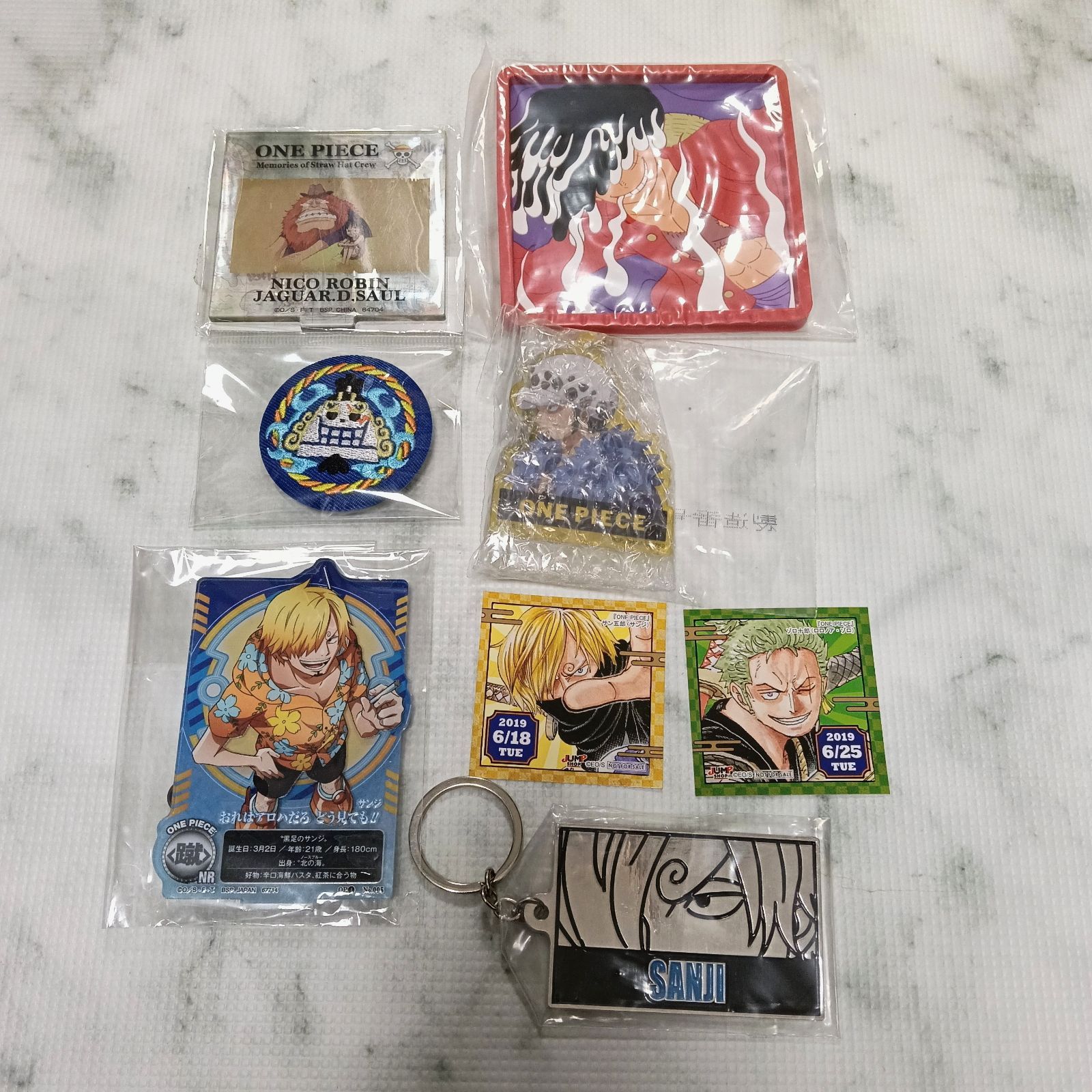 ワンピース アクスタ 缶バッジ ステッカー - メルカリ