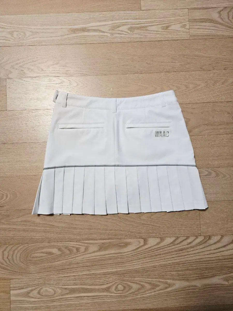 新品未使用　waac 韓国ゴルフウェア　レディース　スカート　サイズ3 3 WAAC ワック(WACC ) ゴルフウェア レディース ゴルフ プリーツ