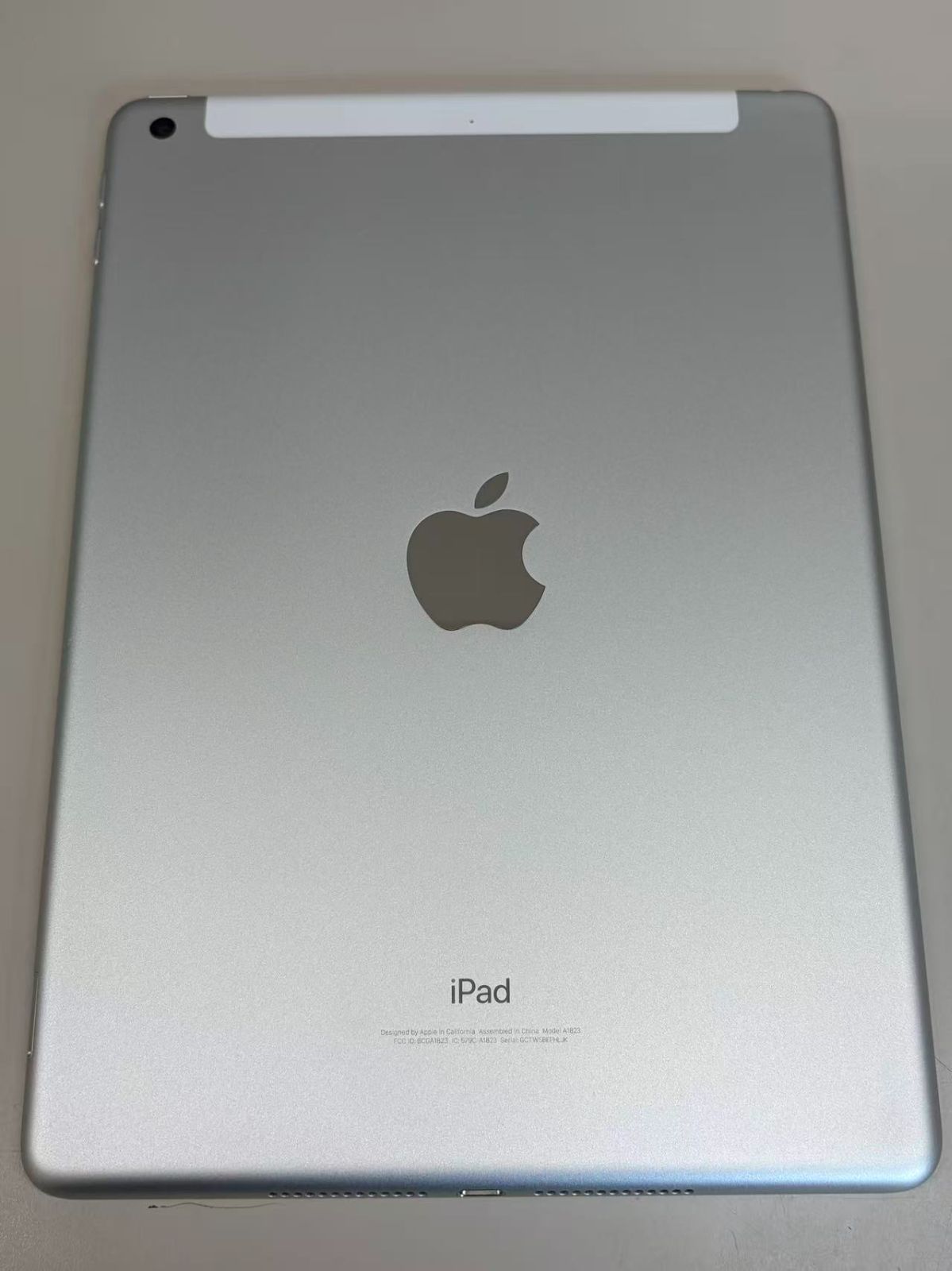 極美品 電池95% SIMフリーiPad (第5世代) 32GB シルバー - メルカリ