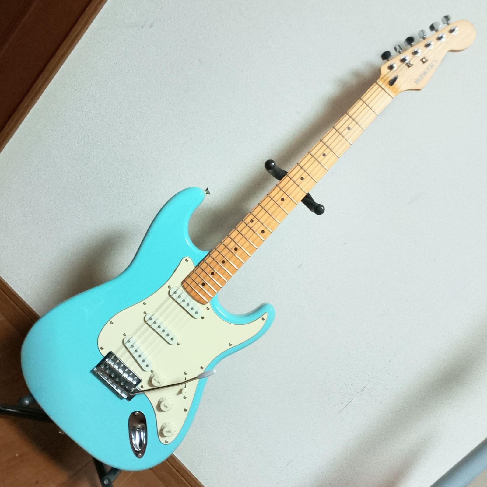 BUSKER'S ストラトキャスタータイプ エレキギター ソニックブルー