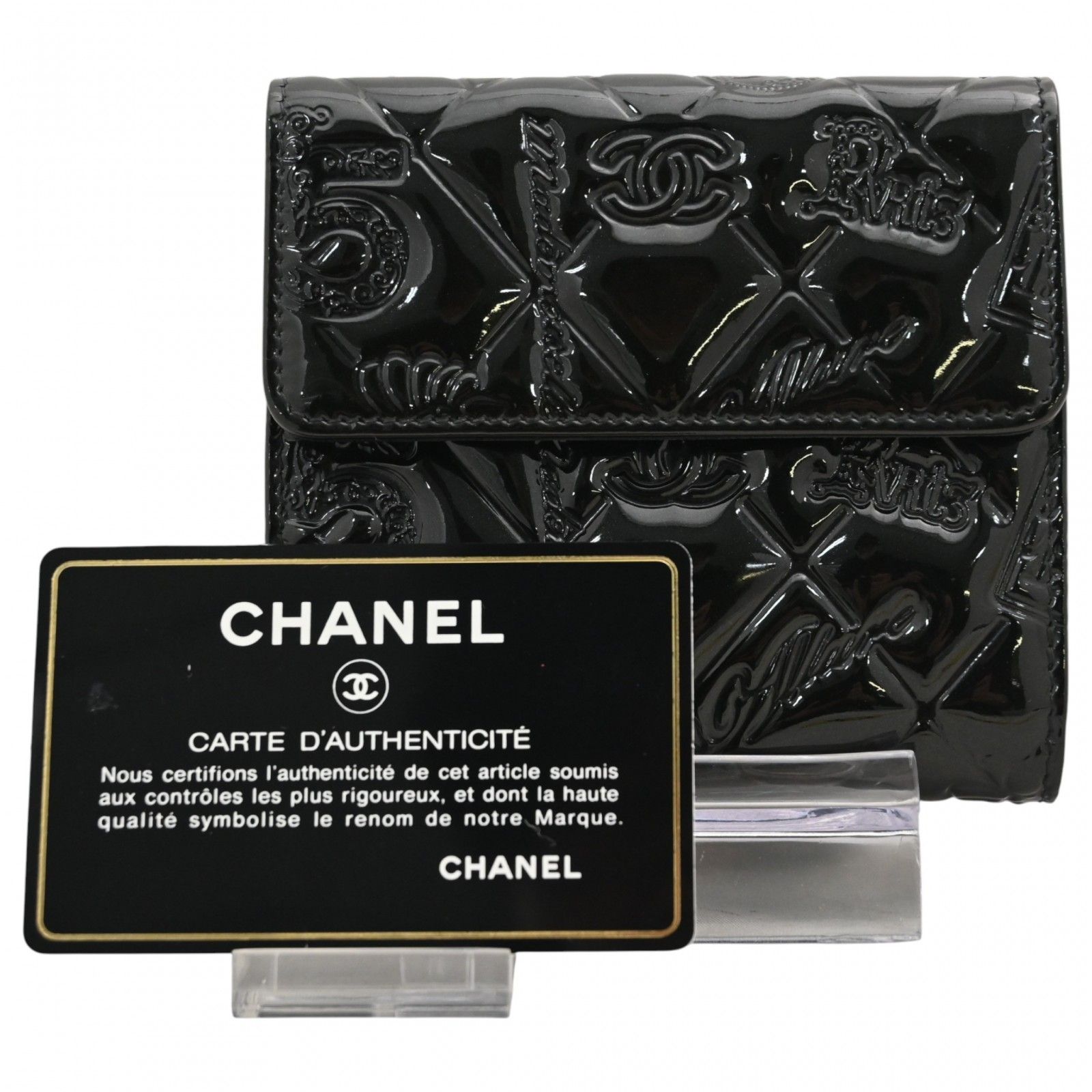 シャネル アイコン シンボルチャーム パテントレザー 三つ折り財布