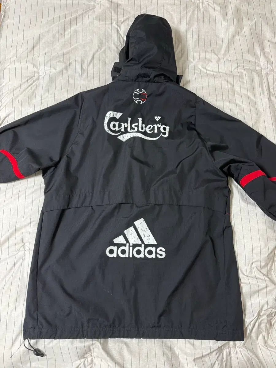 アディダス リヴァプール Carlsberg ウィンドブレーカー - メルカリ
