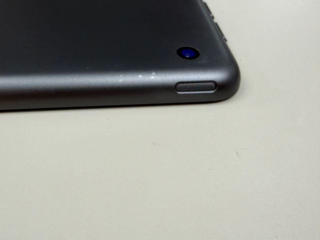 電池82% apple iPad (第8世代) 32GB スペースグレ WiFiモデル 訳アリ品