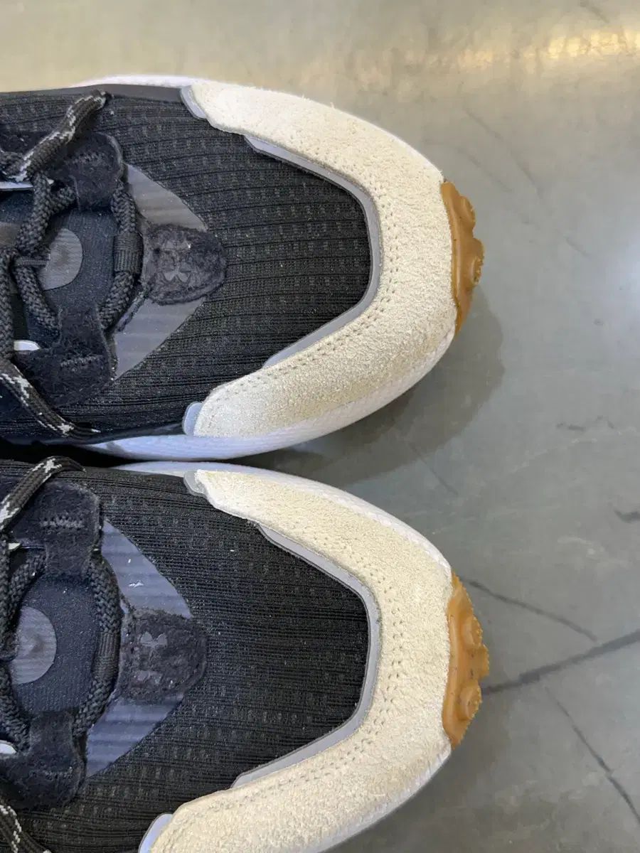 アンダーアーマー 3027212-001 トレッキングシューズ 270 mm です