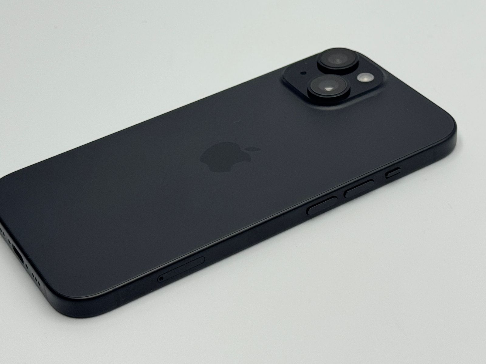 中古A】iPhone 15 128GB ブラック SIMフリー 白ロム 極美品iPhone 15 128gb