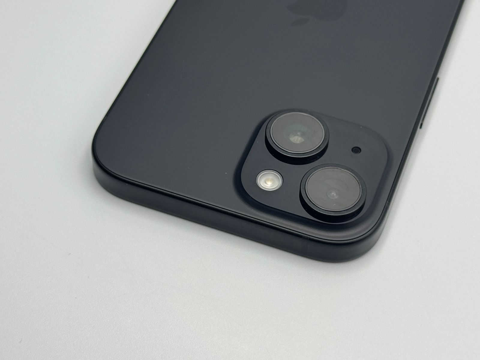 中古A】iPhone 15 128GB ブラック SIMフリー 白ロム 極美品iPhone 15 128gb