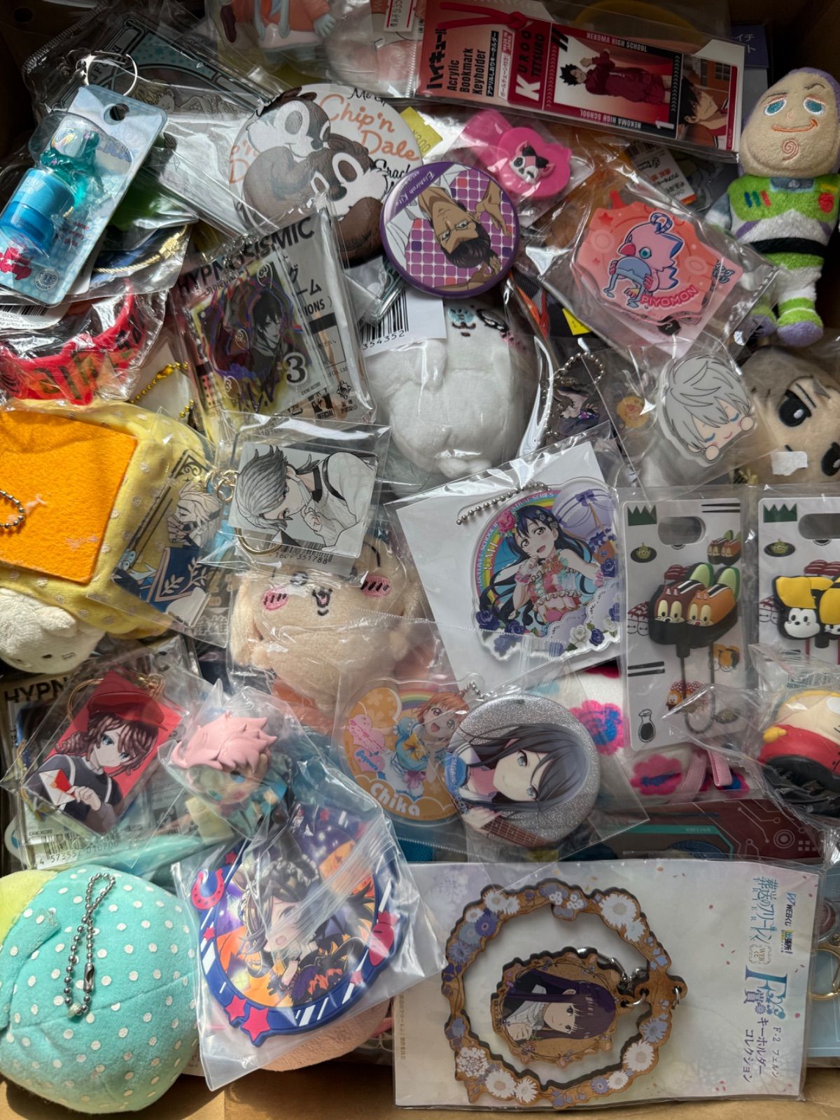 大特価！ アニメグッズ等 缶バッジ キーホルダー クリアファイル