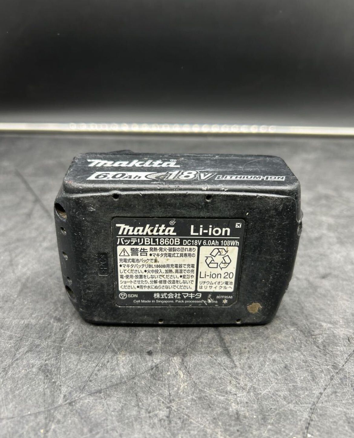  2563 makita マキタ 165 mm 充電式丸のこ HS 610 D 電動工具 丸ノコ バッテリー付 BL 1860 B 研ぎ器 研磨 潤滑工具