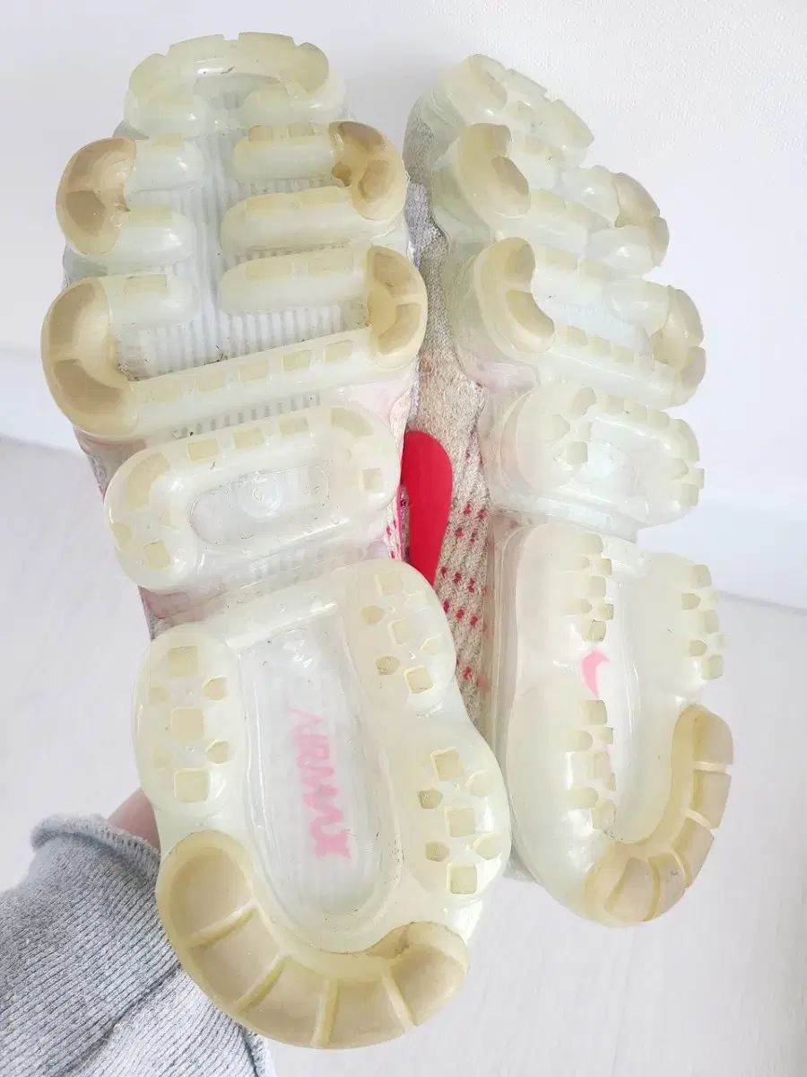  ナイキ エア ヴェイパーマックス グレー レッド スニーカー ピクニック用品 アウトドアマット 登山靴 トレッキングシューズ アウトドアシューズ