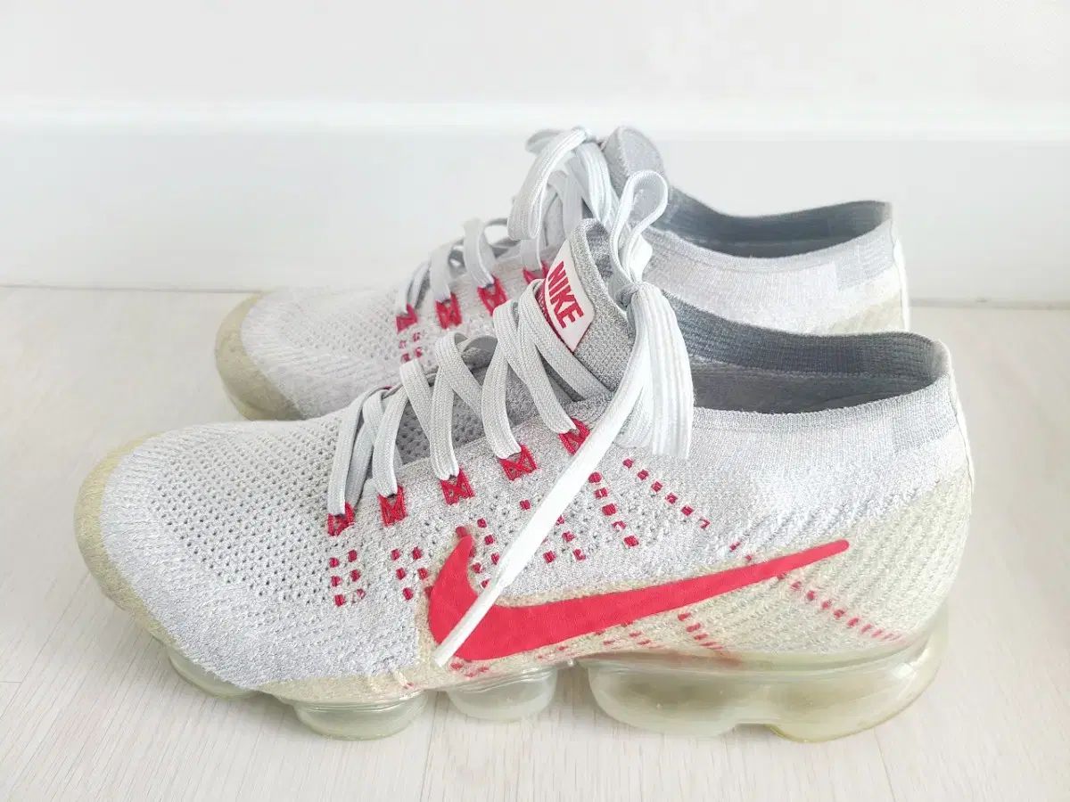 ナイキ エア ヴェイパーマックス グレー レッド スニーカー