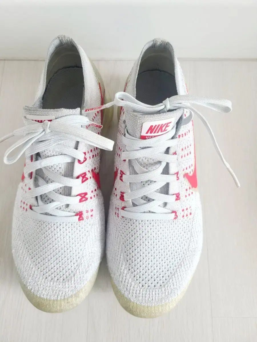 ナイキ エア ヴェイパーマックス グレー レッド スニーカー