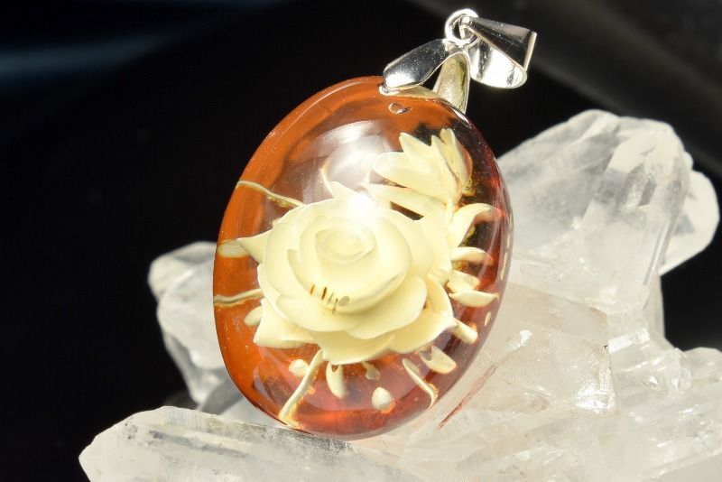 1点物】シルバー925繊細彫刻 ブルーアンバー琥珀 23x18mm 薔薇内彫り