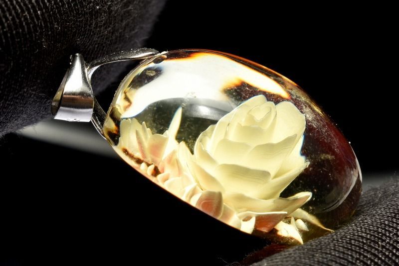 1点物】シルバー925繊細彫刻 ブルーアンバー琥珀 23x18mm 薔薇内彫り