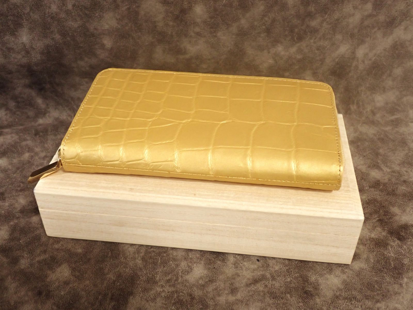 GOLD 高級クロコダイル財布 金色 ヘンローン社製 35万円相当