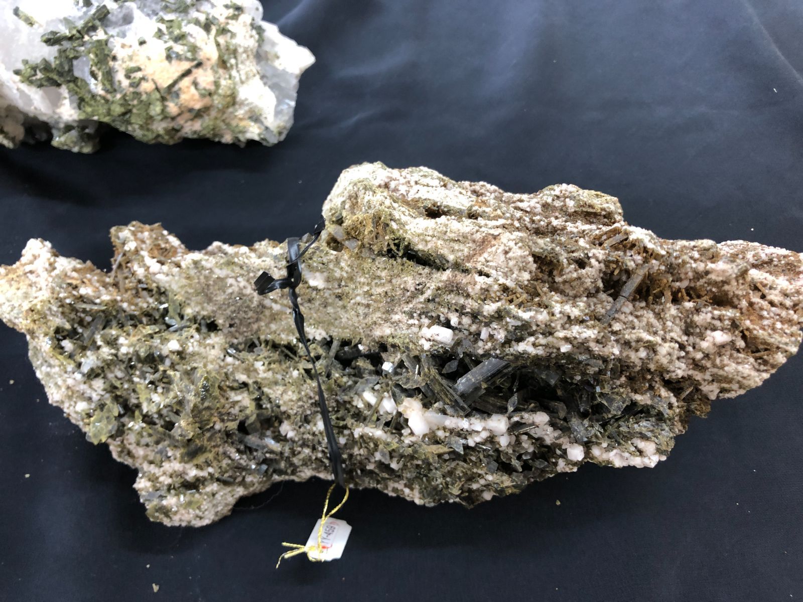  Epidoteエピドート原石BOX ブラジル産 ミニチュア家具 置物 インテリア小物