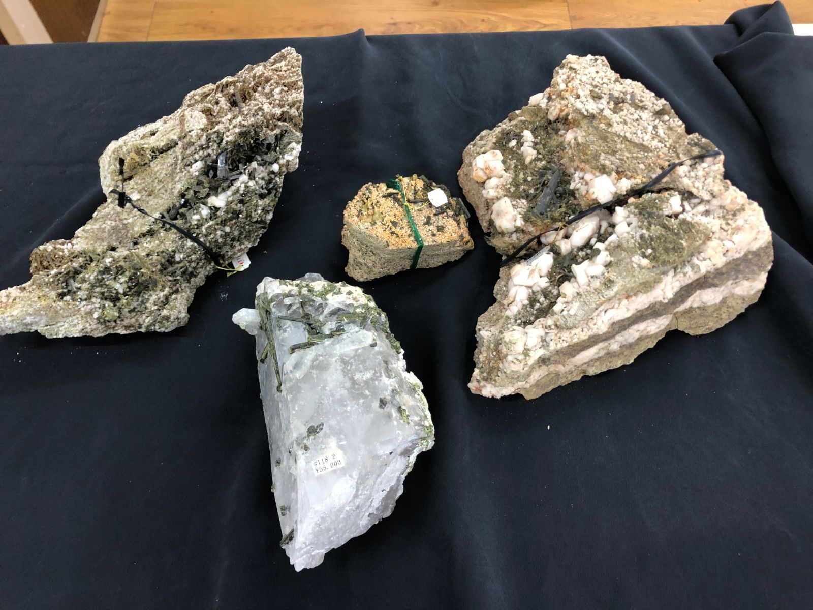 Epidoteエピドート原石BOX ブラジル産