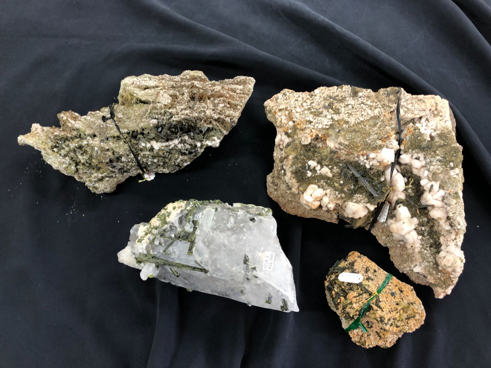 Epidoteエピドート原石BOX ブラジル産