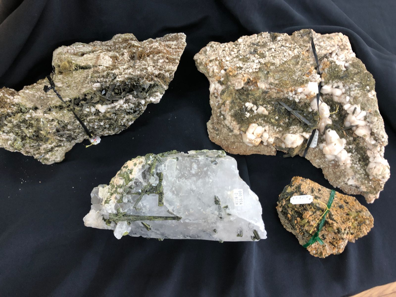 Epidoteエピドート原石BOX