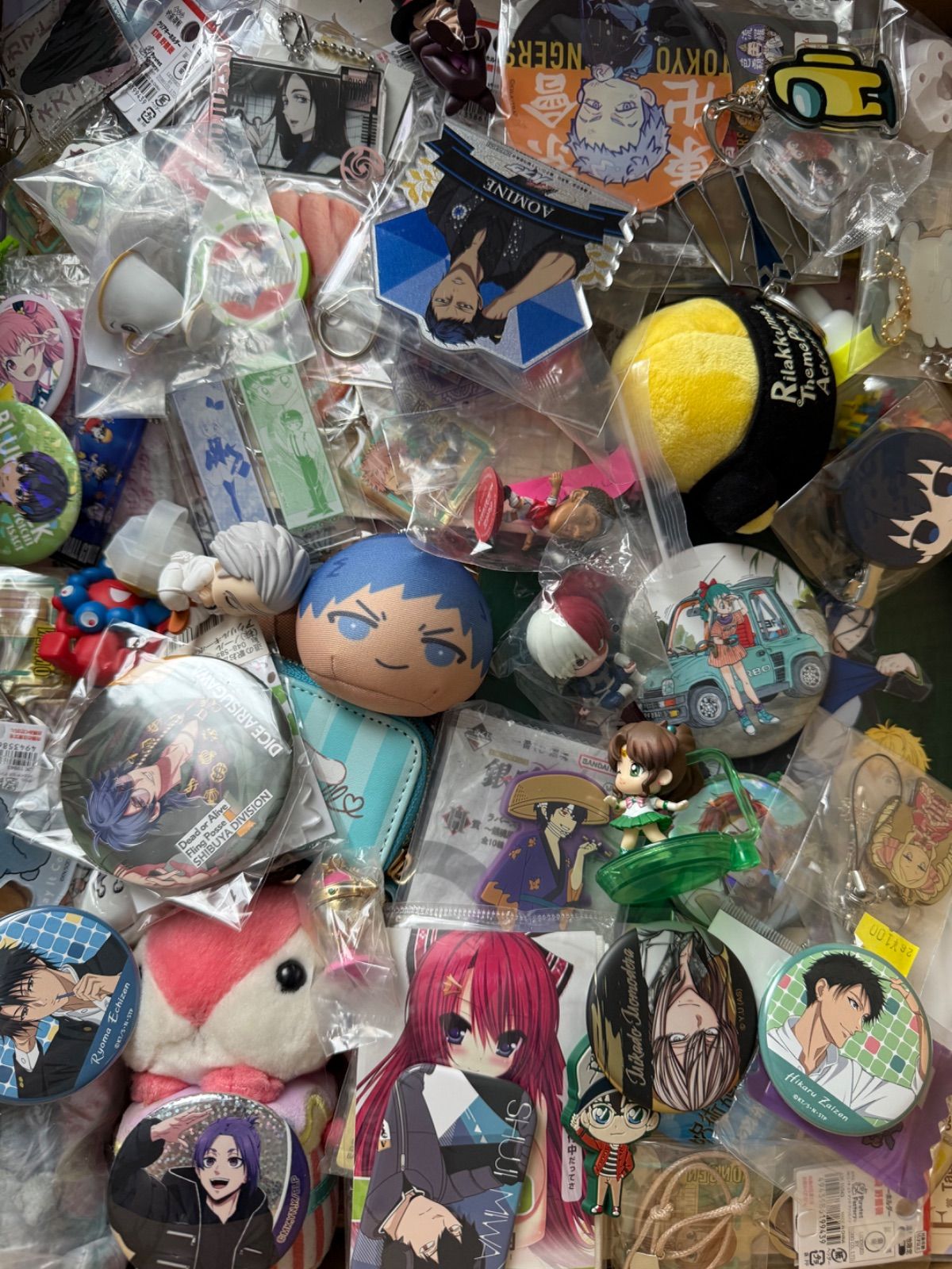 大特価！ アニメグッズ等 缶バッジ キーホルダー クリアファイル