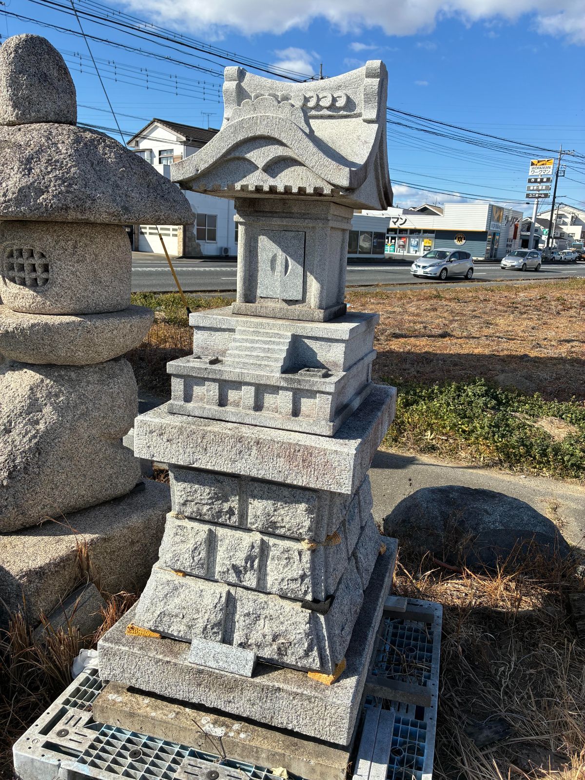 氏神三尺　2.5尺台座付き現品限り　店頭渡し品　ユニックで引き取りお願いします。 55,000円