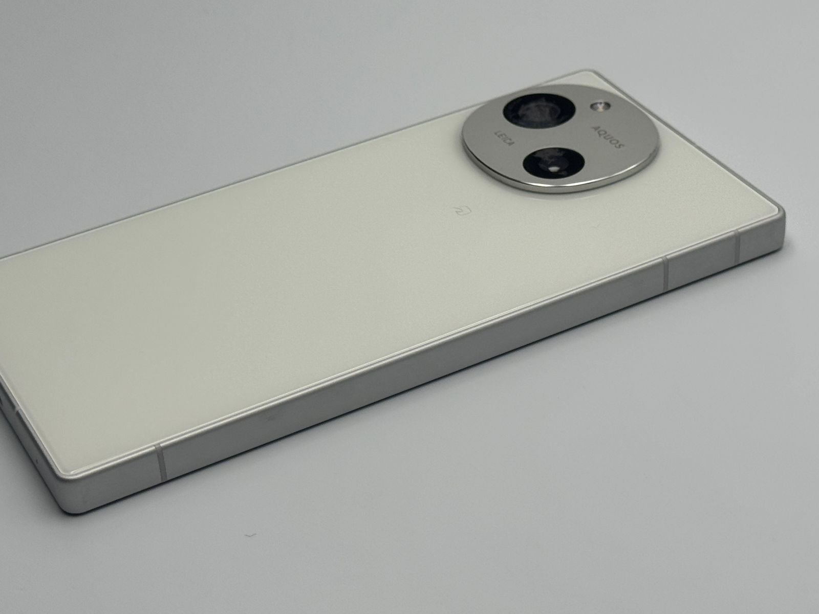 中古B】AQUOS R9 SH-M28 ホワイト SIMフリー 白ロム - メルカリ