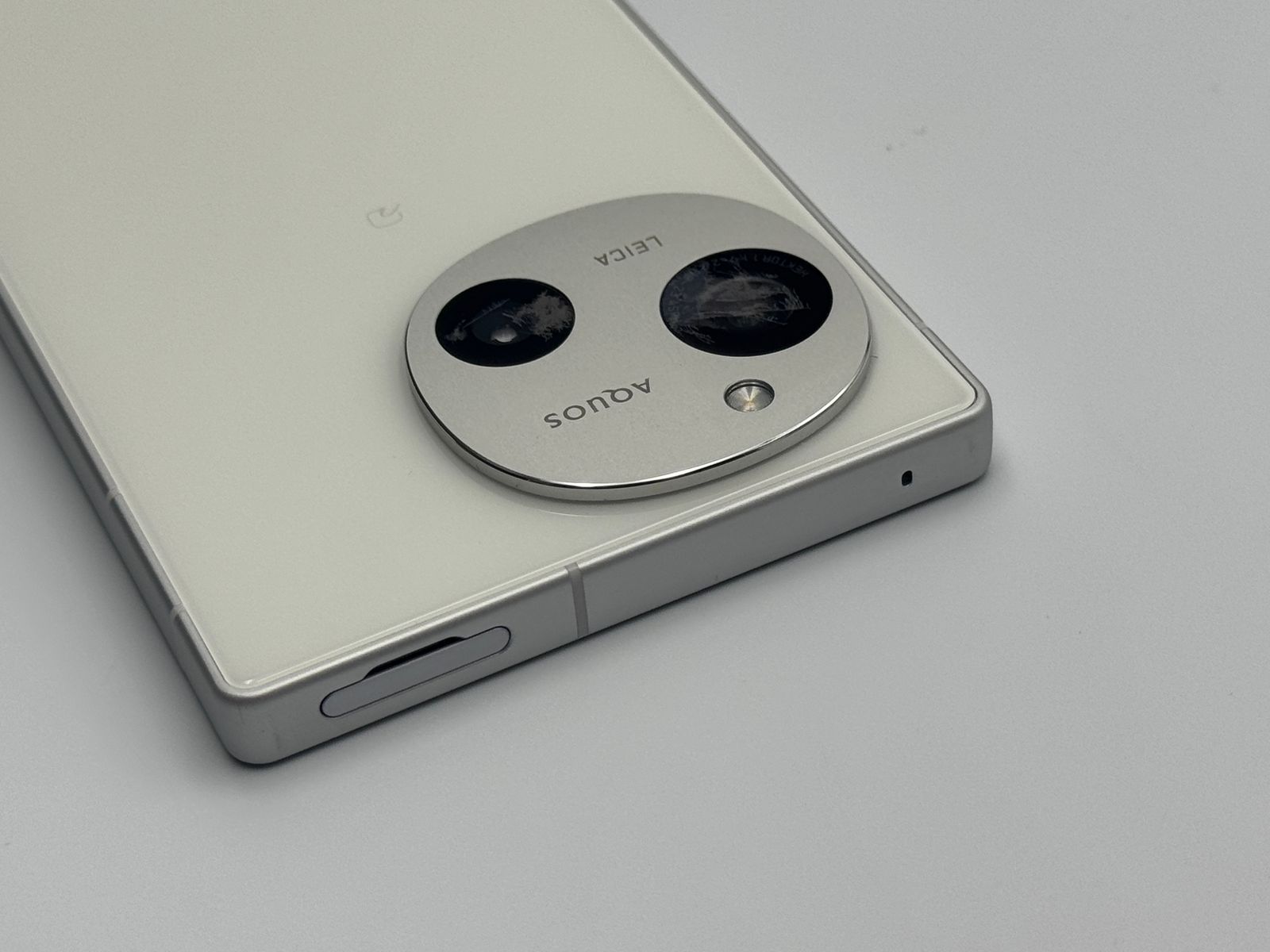 中古B】AQUOS R9 SH-M28 ホワイト SIMフリー 白ロム - メルカリ