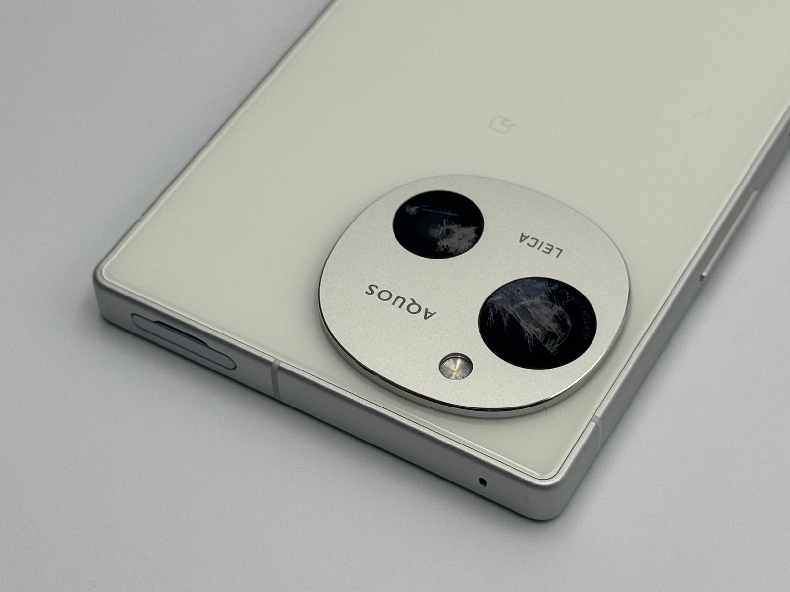 中古B】AQUOS R9 SH-M28 ホワイト SIMフリー 白ロム - メルカリ