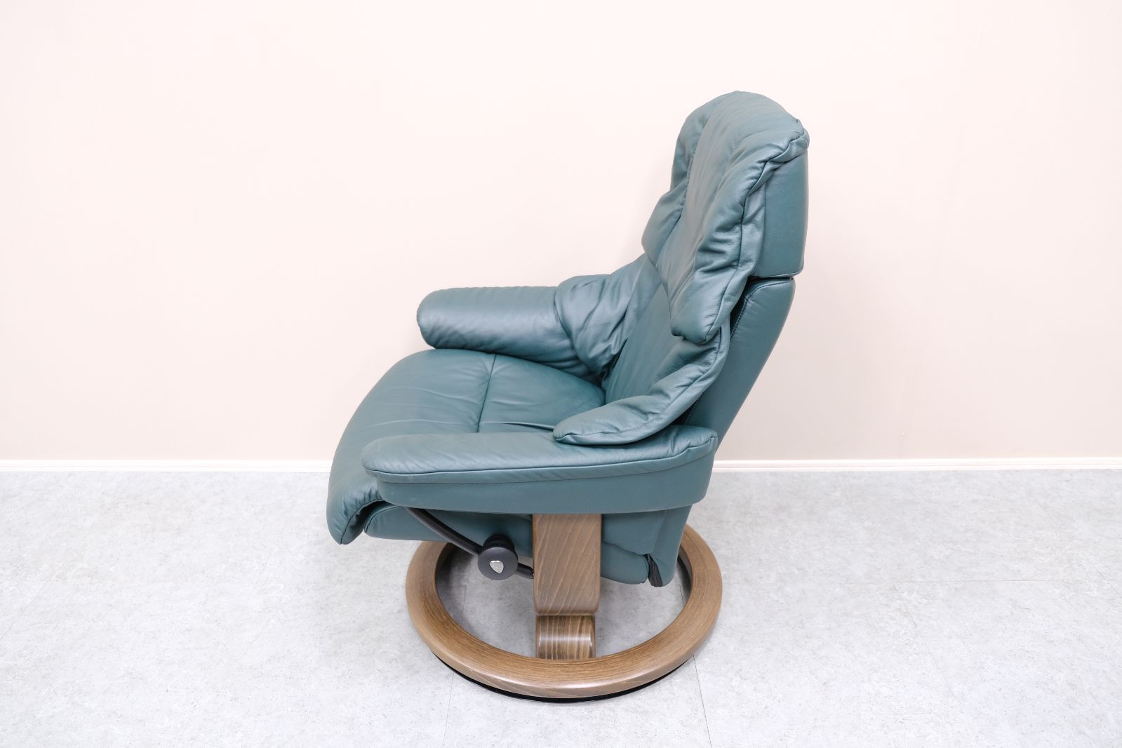 展示極美品EKORNES エコーネス リクライニングチェア Reno レノ M 