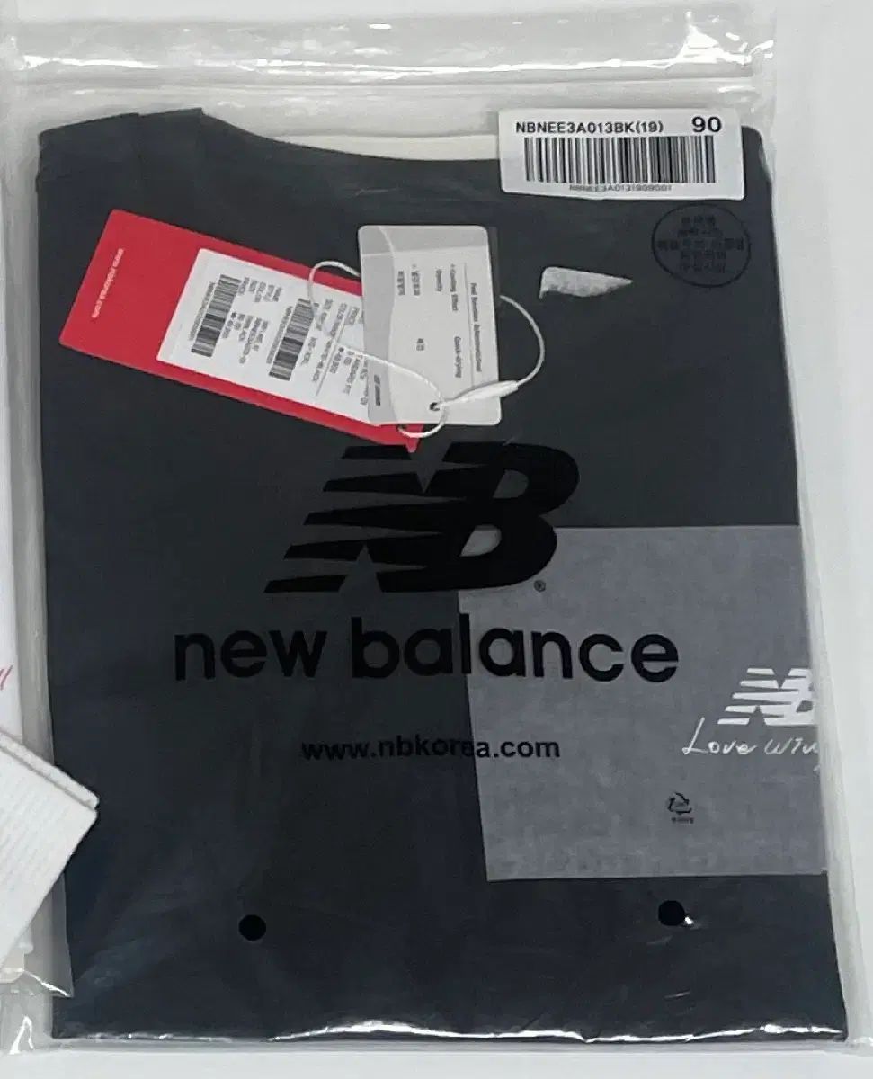 IU ニュー ンス Tシャツ 黒 S LOVE WINDS ALL THE WINNING 헐콘