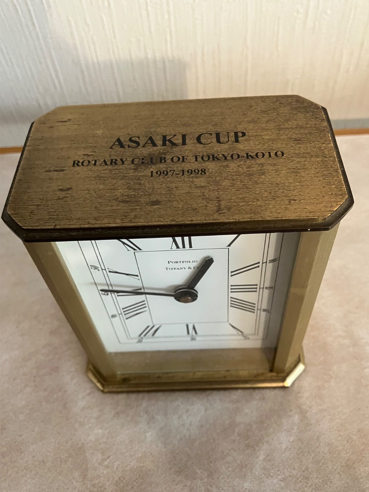 値下げ 稼働☆Tiffany & Co.製の八角形置時計、ローマ数字の文字盤