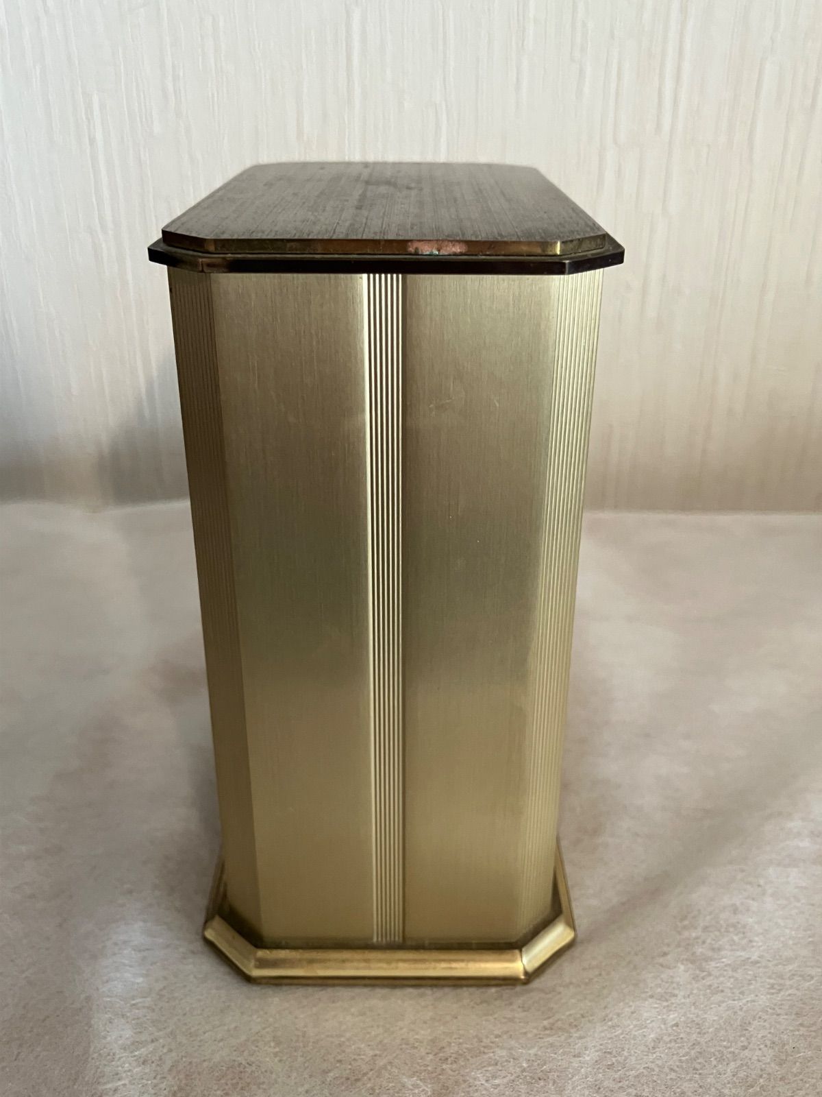 値下げ 稼働☆Tiffany & Co.製の八角形置時計、ローマ数字の文字盤