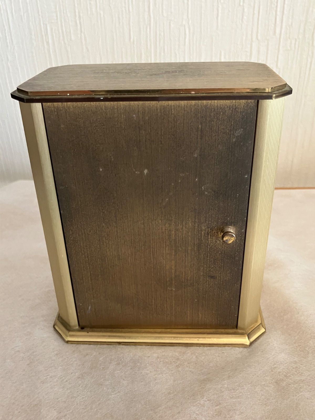 値下げ 稼働☆Tiffany & Co.製の八角形置時計、ローマ数字の文字盤