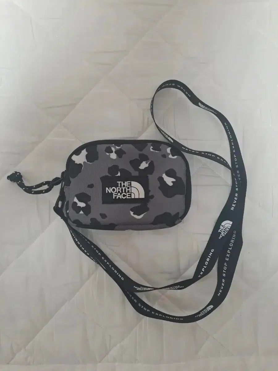 THE NORTH FACE ザノースフェイス レオパード ミニ コインケース 出品