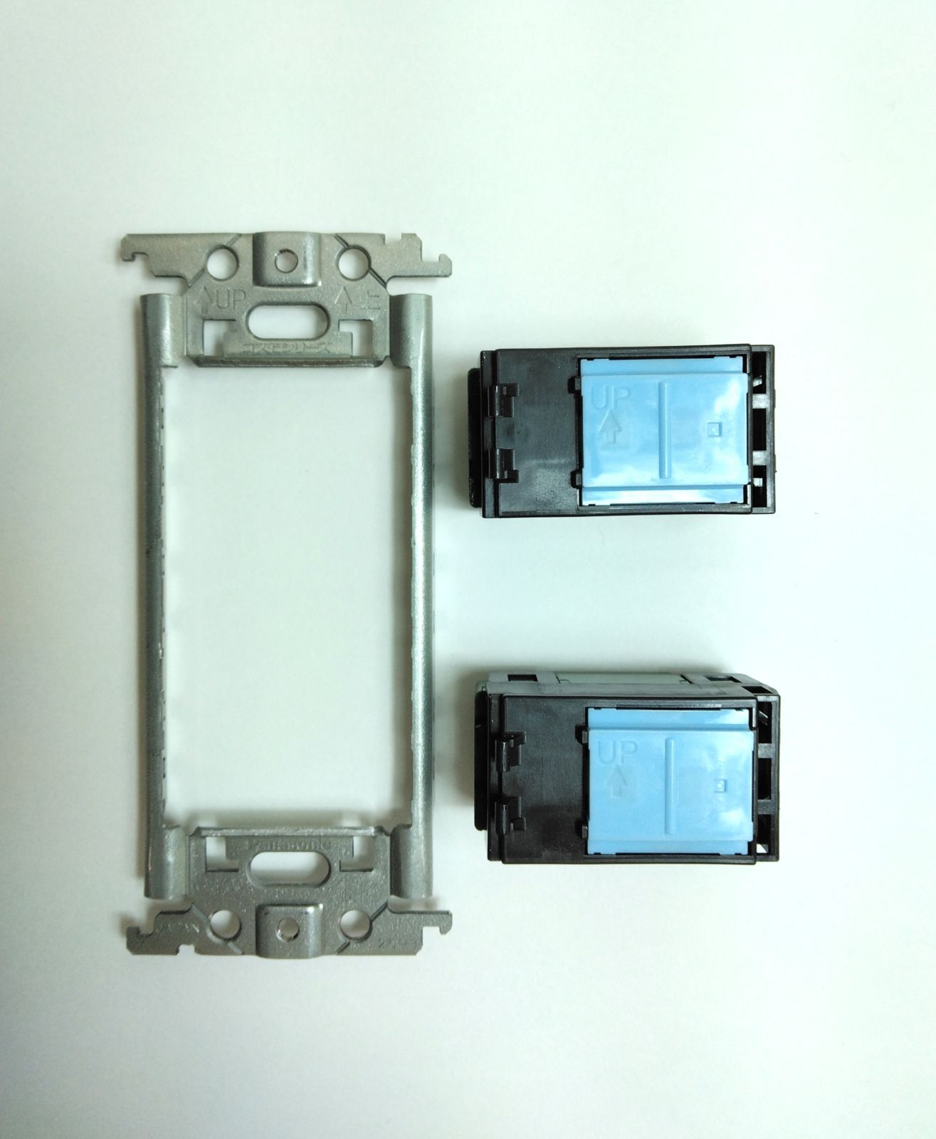 パナソニック 埋込スイッチB 片切 ハンドルネーム有り 簡易耐火スクエアプレート付 セット