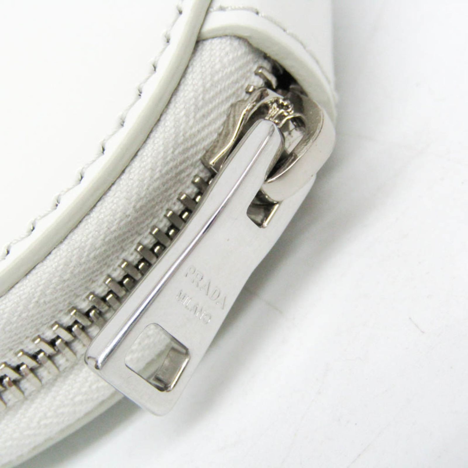プラダ(Prada) SPAZZOLATO 1TL431 レディース,メンズ エナメルレザー 