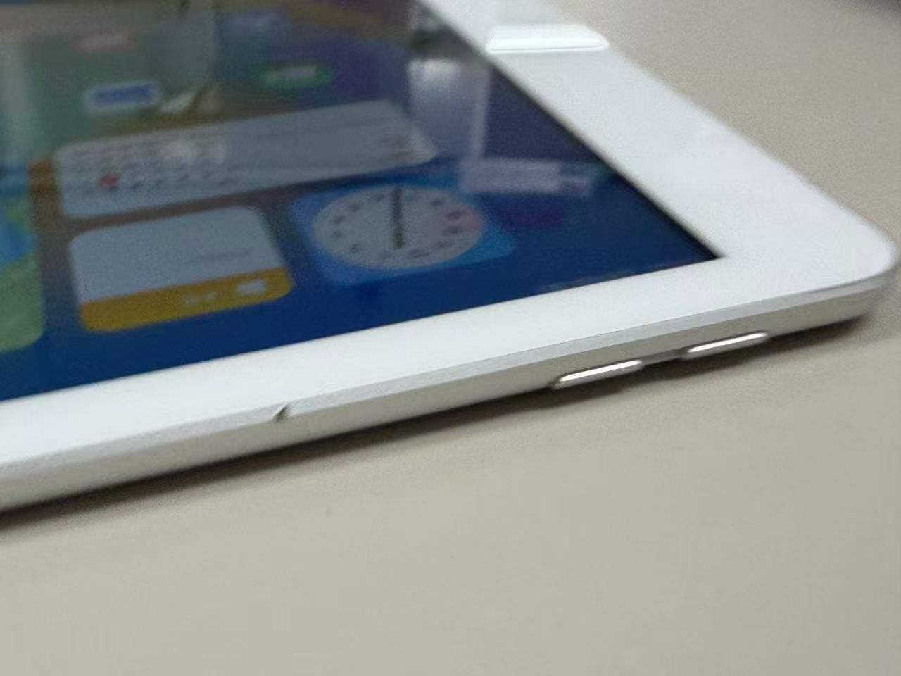 電池96% SIMフリーiPad (第5世代) 32GB シルバー - メルカリ