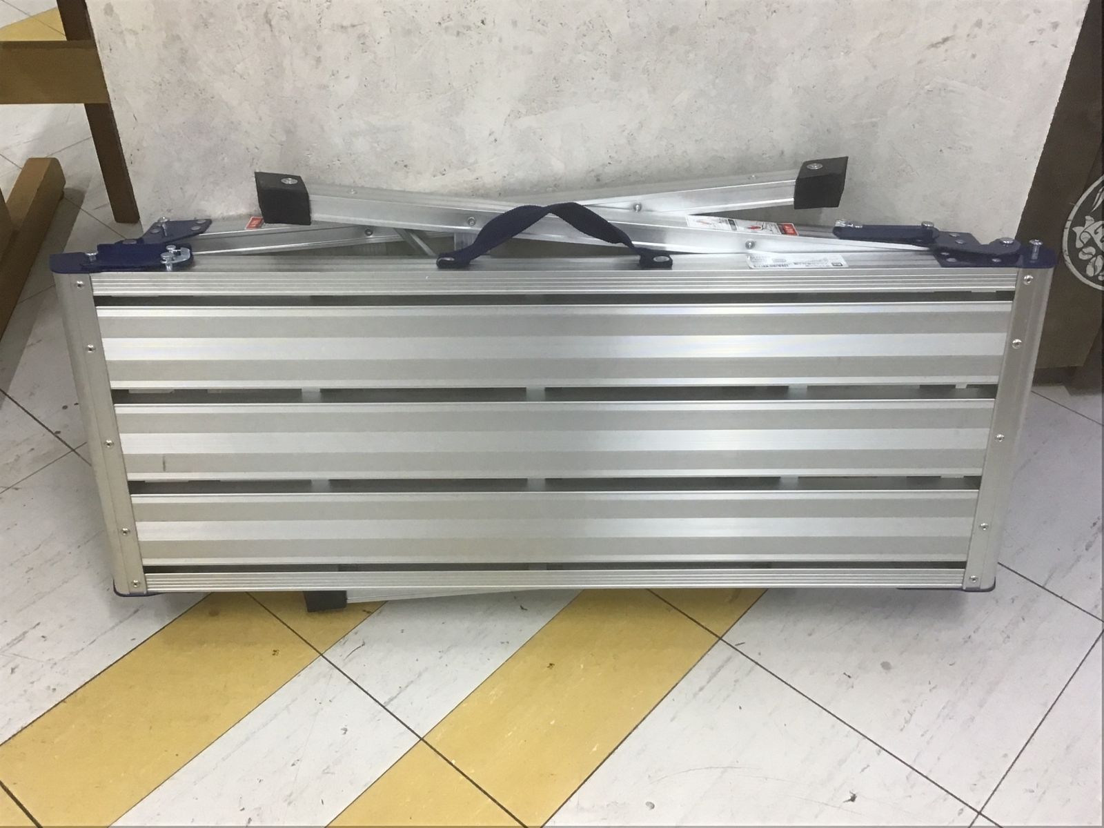 ♥品 コメリ K＋GEAR ワイドな天板 3段アルミ作業台|取っ手付き●アクトツー ●大福