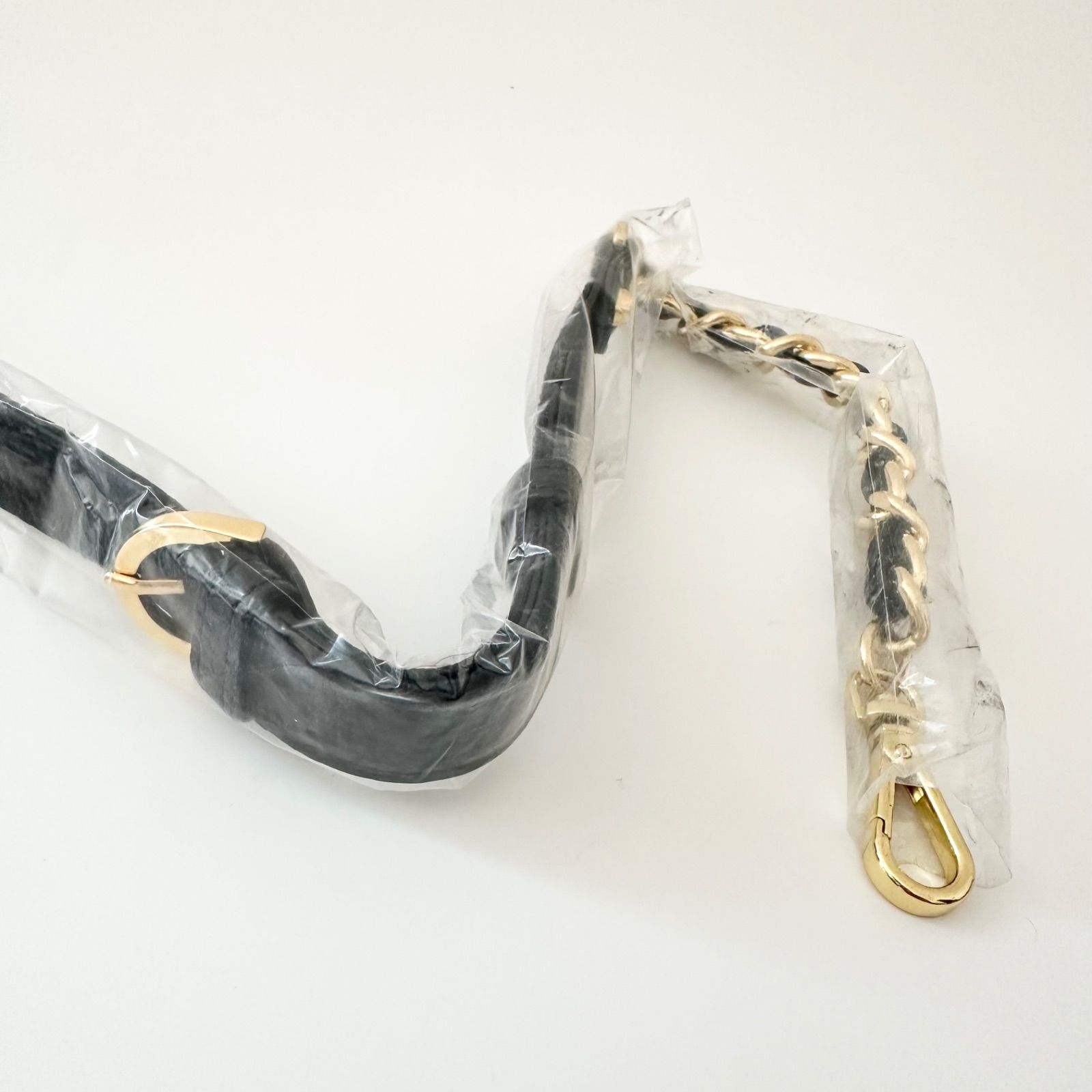 レザージュエルズ LEATHER JEWELS クロコ型押し マルチポシェット