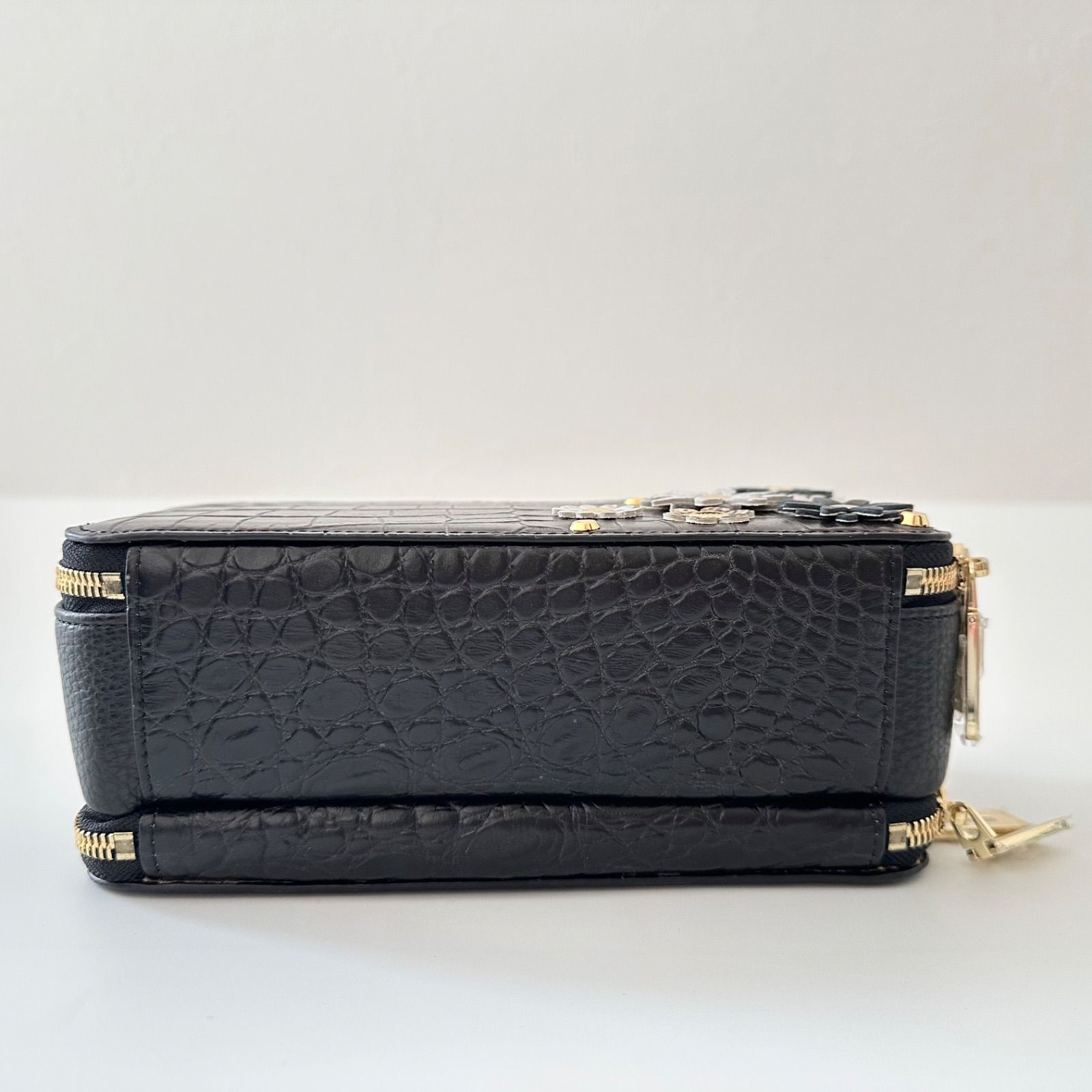 レザージュエルズ LEATHER JEWELS クロコ型押し マルチポシェット