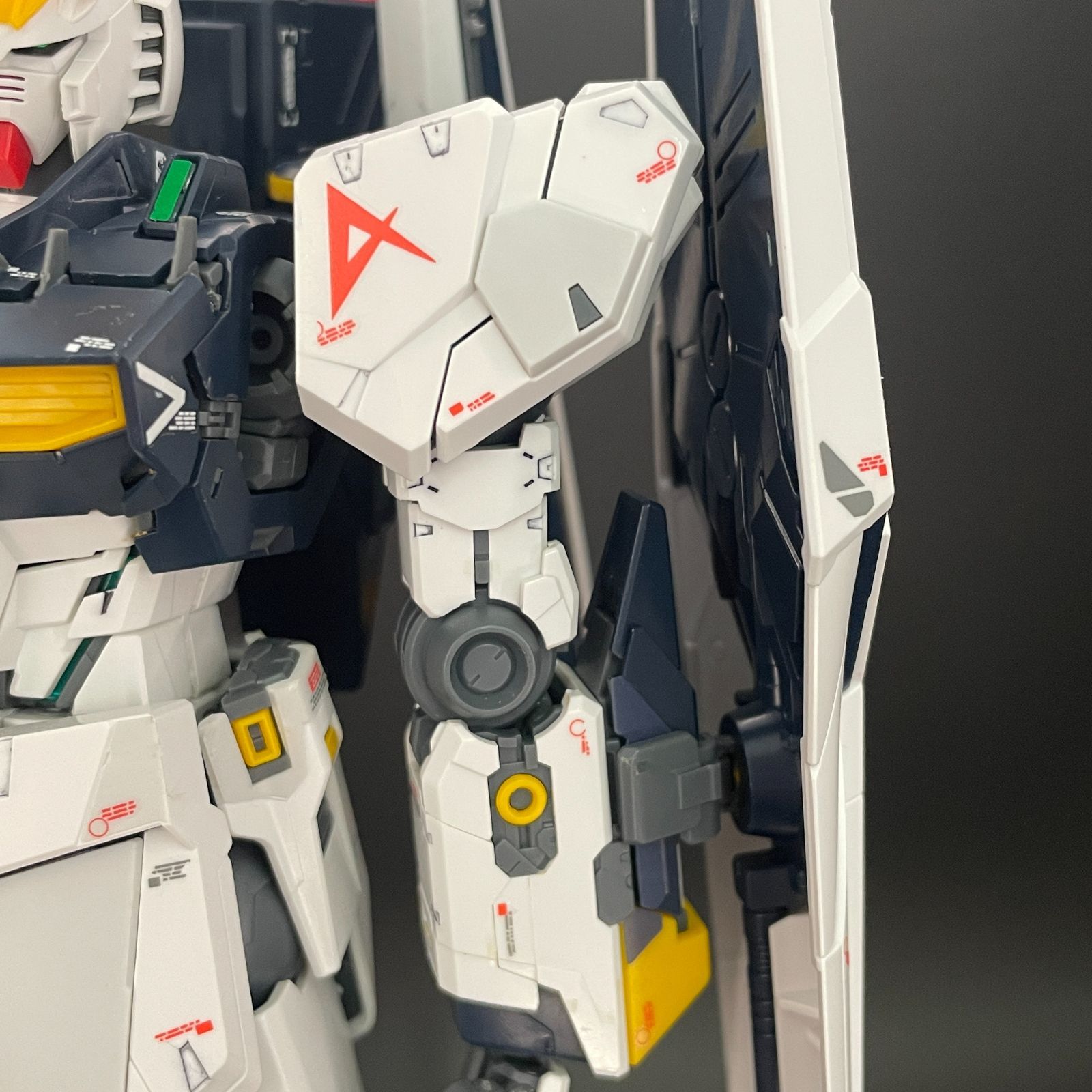 ガンプラ【ジャンク品/欠品多数】 MG 1/100 νガンダム Ver.ka 完成品