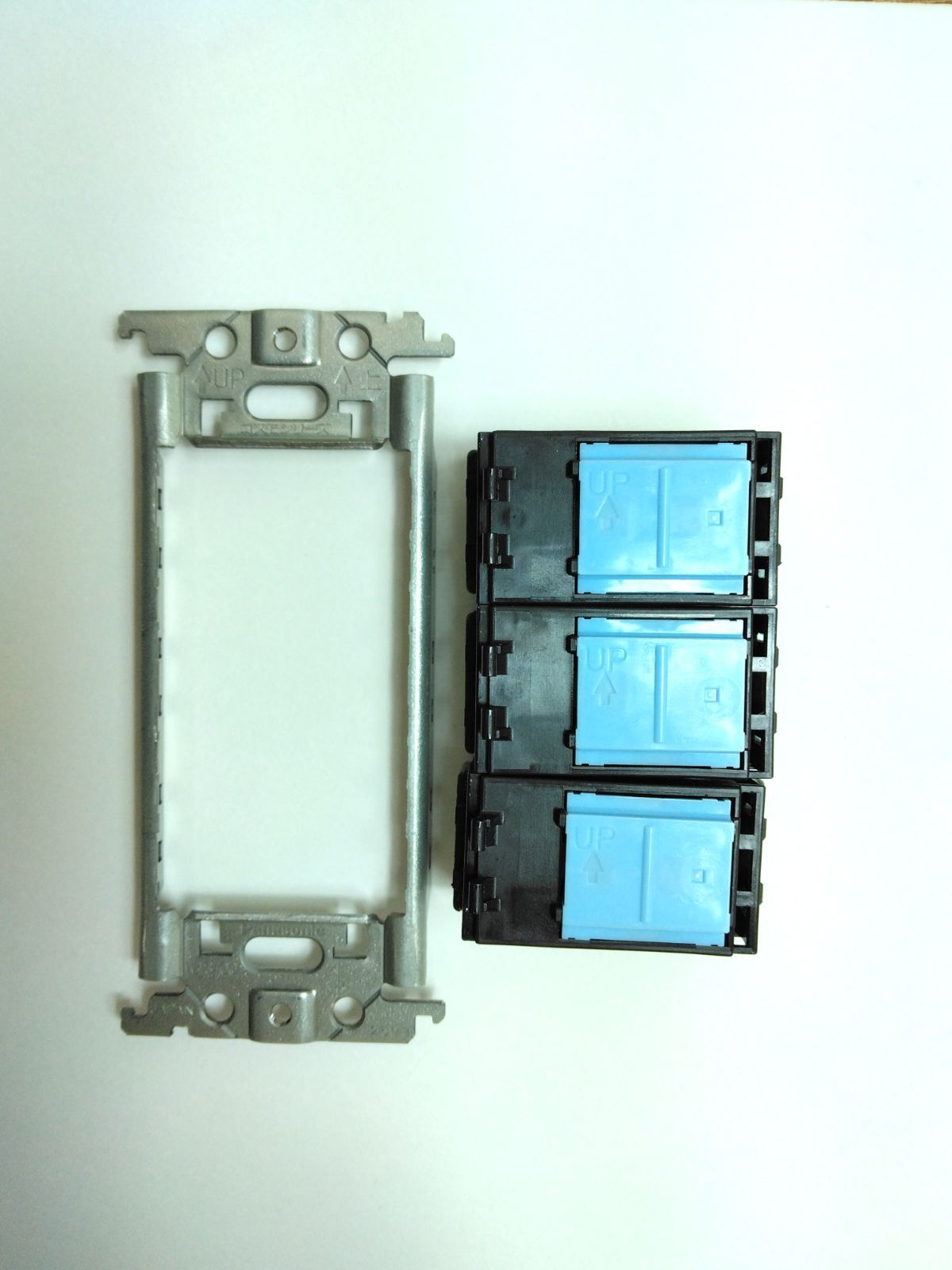 パナソニック 埋込スイッチB 片切 ハンドルネーム無し 簡易耐火スクエアプレート付 セット