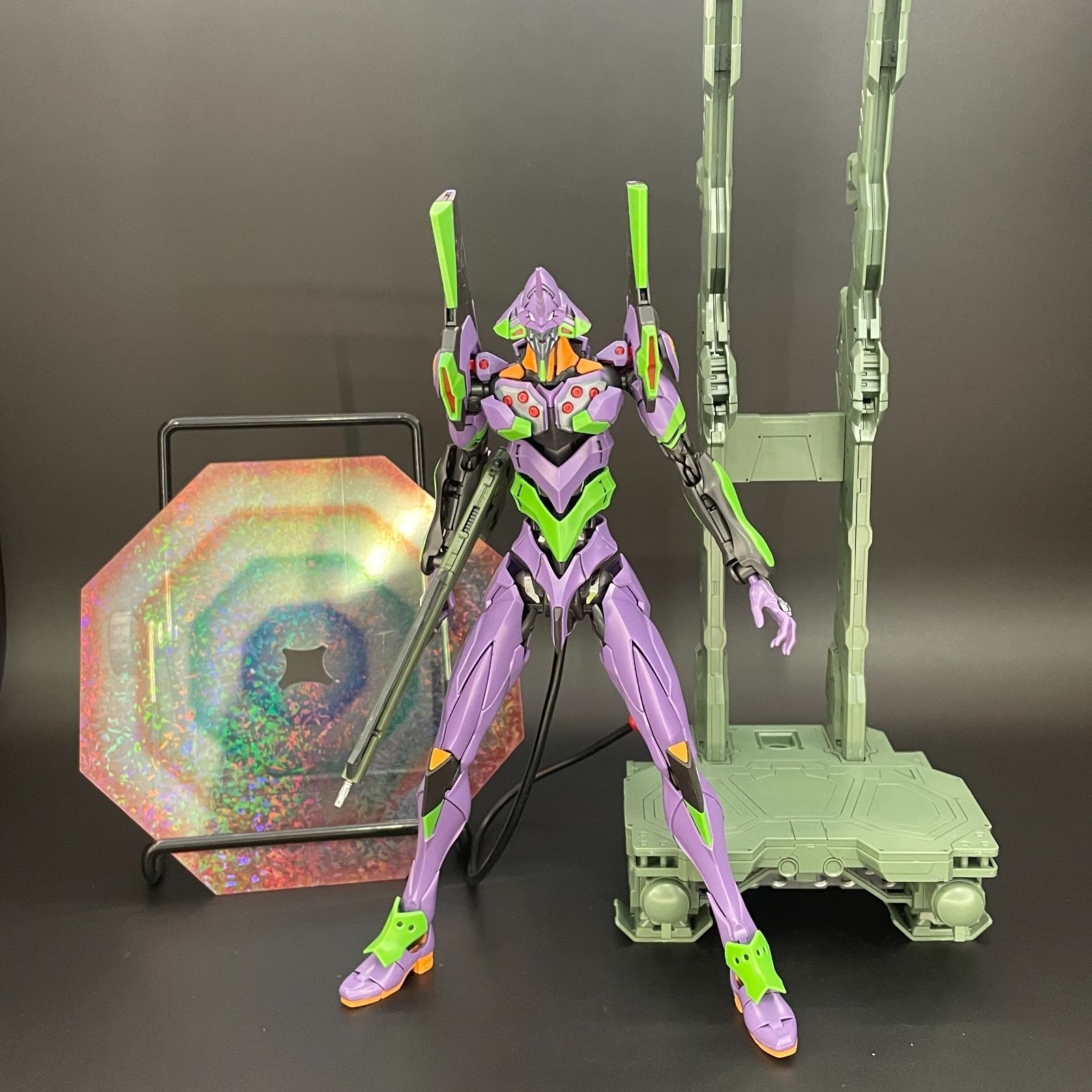 【品】 RG 汎用ヒト型決戦兵器 人造人間エヴァンゲリオン初号機DX 輸送台セット 完成品 組立済みバンダイ ガンダム ガンプラ バンダイプラモデル Gunpla 1929