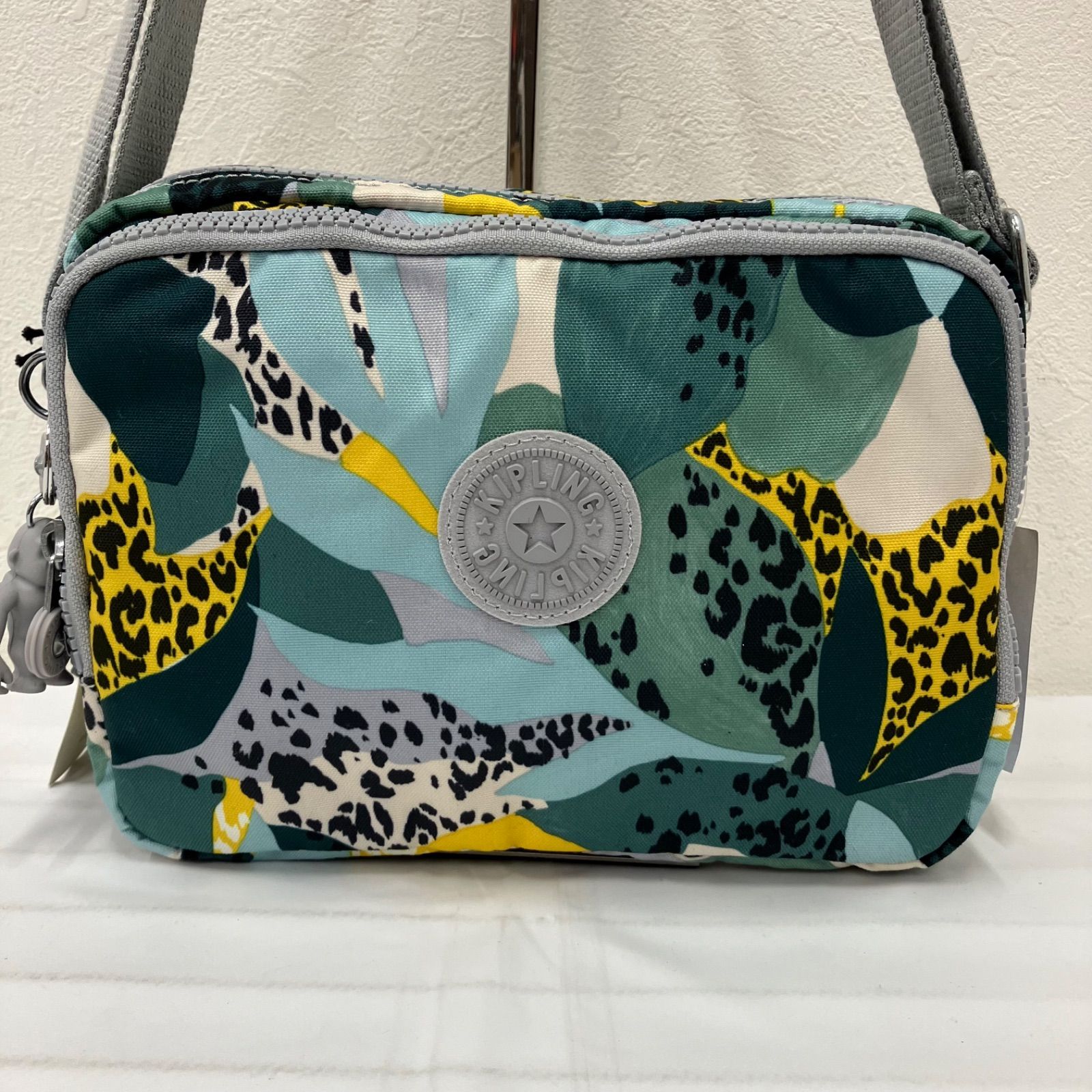 9111 KIPLING キプリング タグ付き ショルダーバッグ グリーン 9111 KIPLING キプリング タグ付き ショルダーバッグ グリーン