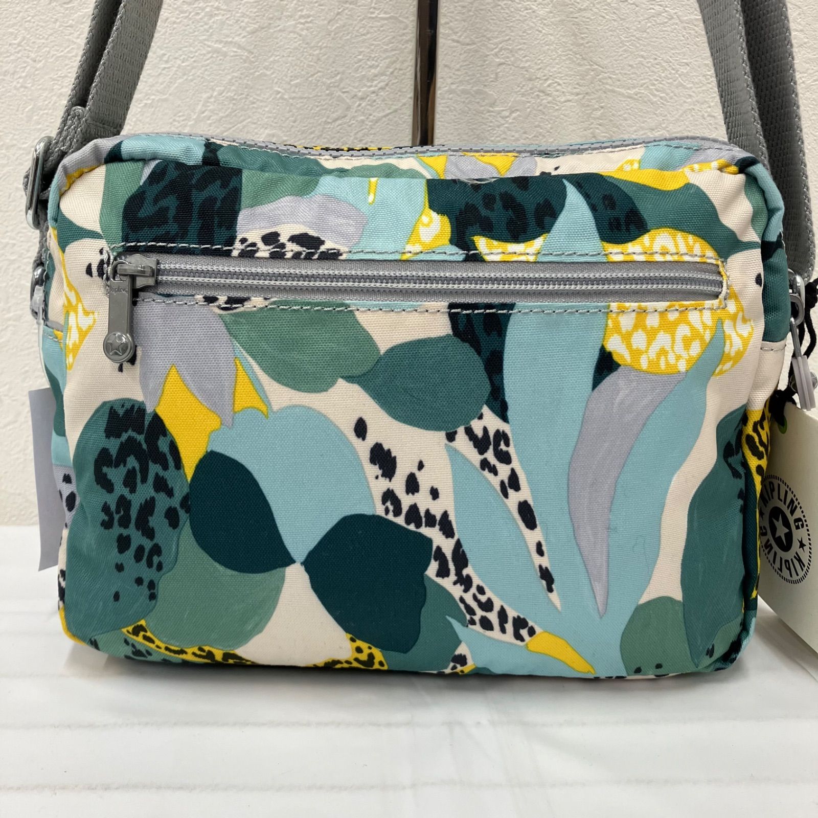9111 KIPLING キプリング タグ付き ショルダーバッグ グリーン 9111 KIPLING キプリング タグ付き ショルダーバッグ グリーン