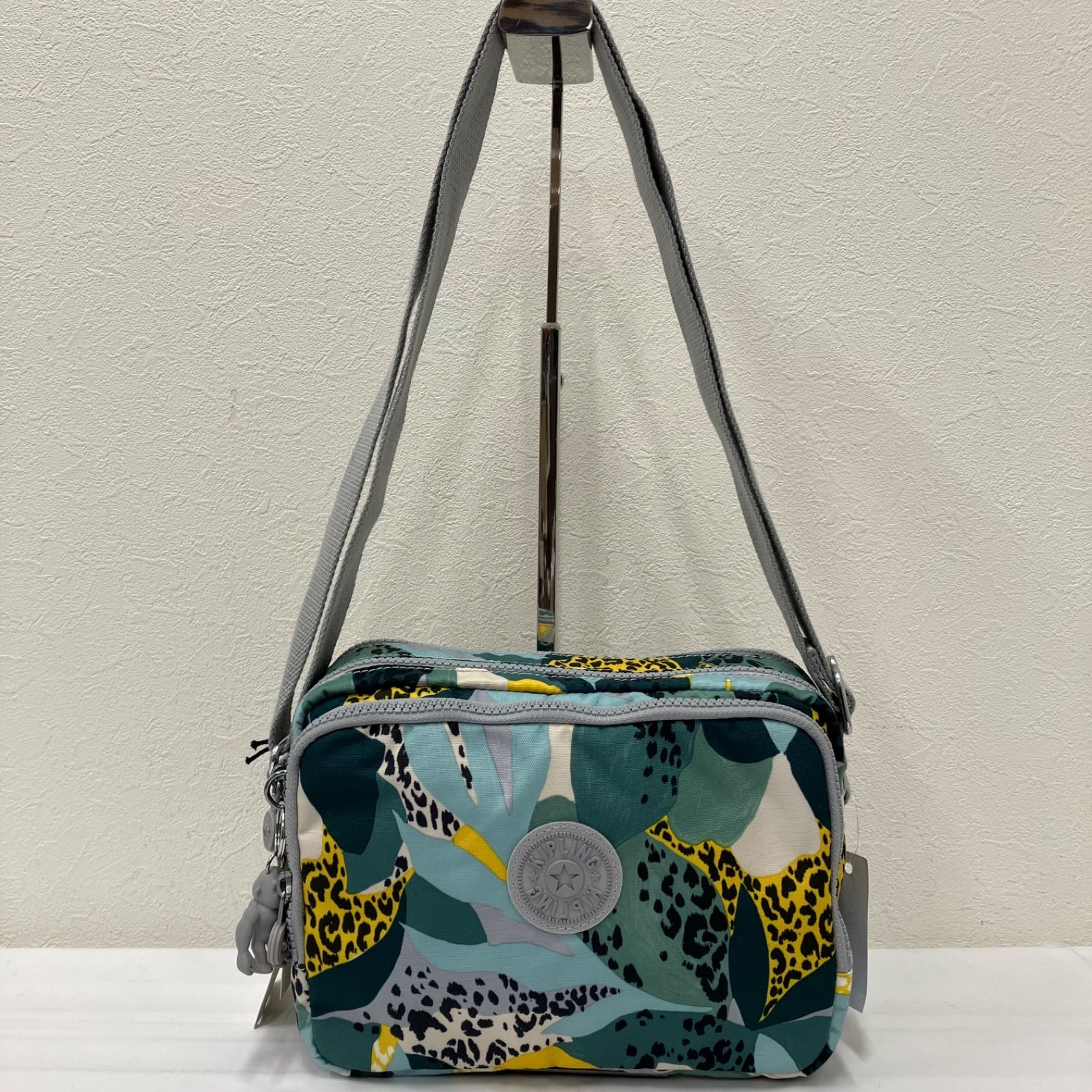 9111 KIPLING キプリング タグ付き ショルダーバッグ グリーン 9111 KIPLING キプリング タグ付き ショルダーバッグ グリーン