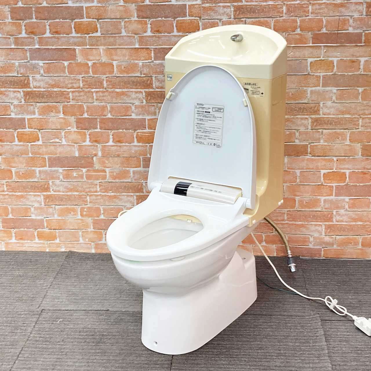 中古品】【ジャンク扱い】 TOTO トイレ洋式便器(床下排水)「CS978B」と 